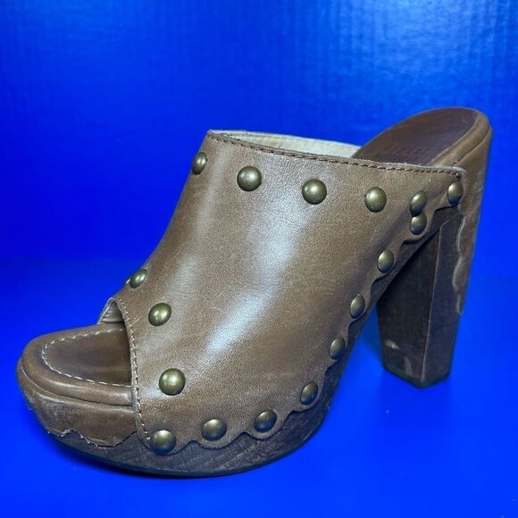 Stuart Weitzman Womens Sequoia Leather Studded Peep Toe Brown Clog Sandals 7 - Picture 1 of 11